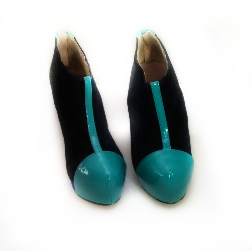 ALDO black suede patent leather 5” heels with zip back closure